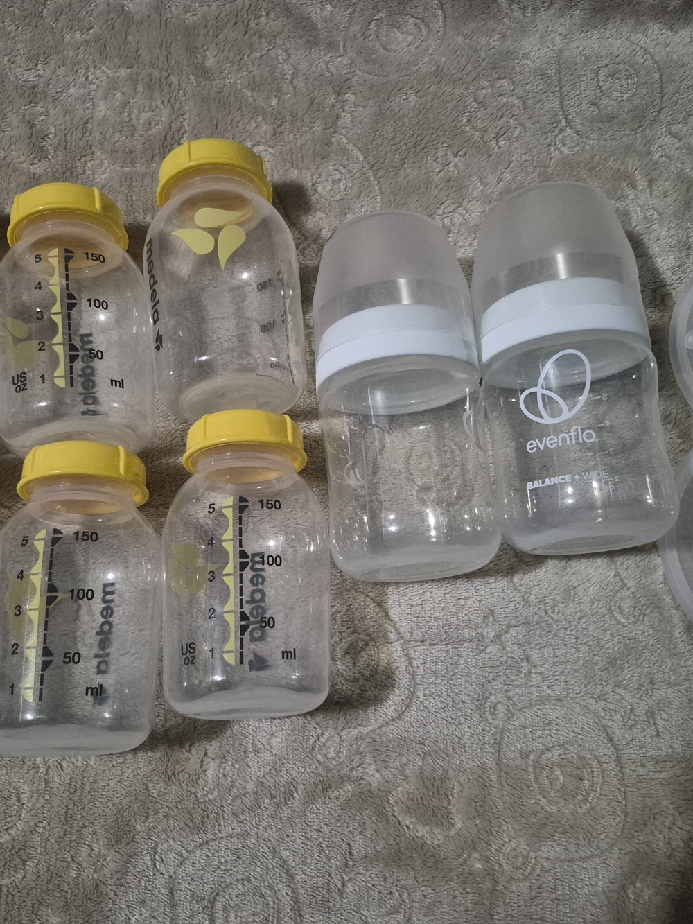 Containers for storing breast milk and bottles, evenflo.